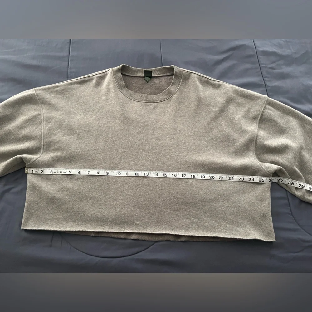 EUC Wild Fable Cropped Crewneck Sweatshirt in Heathered Gray - Sz Large - Picture 9 of 11